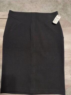 Elle Women’s Black Small Midi Pencil Skirt